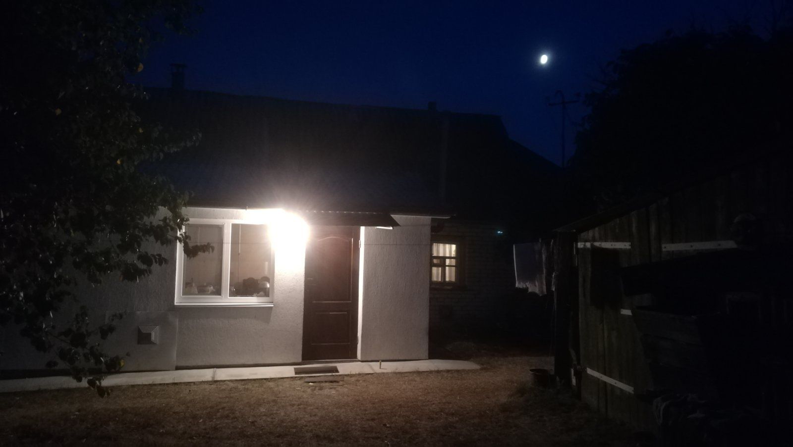 Земельна ділянка з будинком с. Лютрі