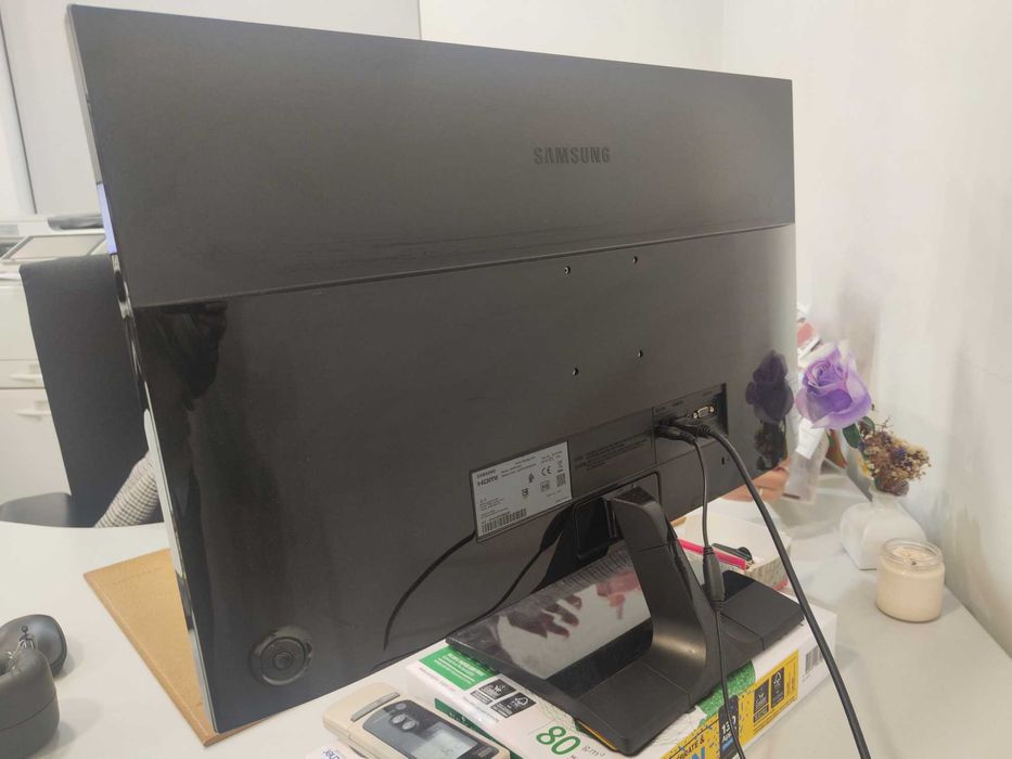 Monitor Samsung S27E330H – 27" Full HD | Usado em excelentes condições