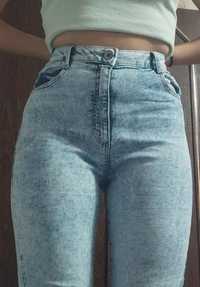 Скинни джинсы, размер S , небольшая М