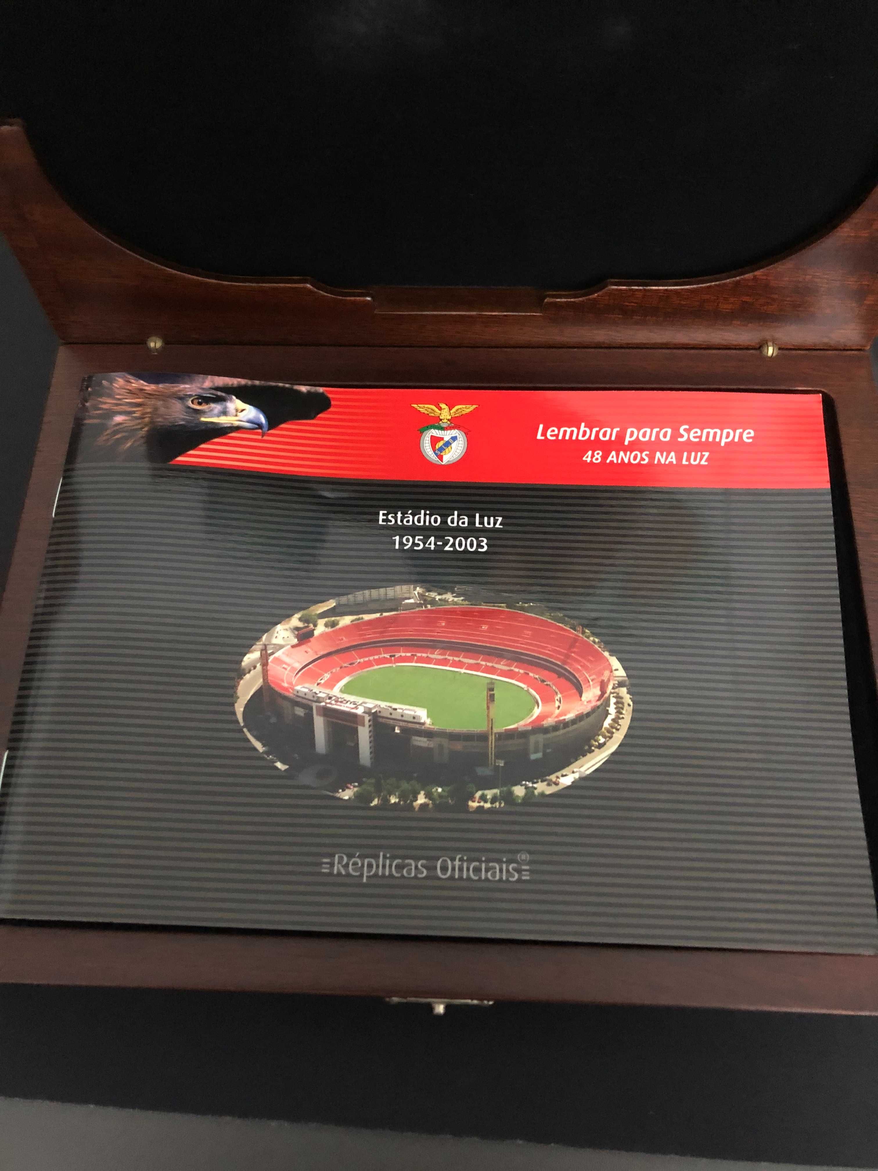 Estádio Sport Lisboa e Benfica réplica oficial em bronze