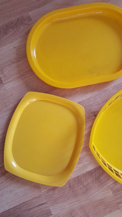 Żółte plastikowe tacki - 3 sztuki