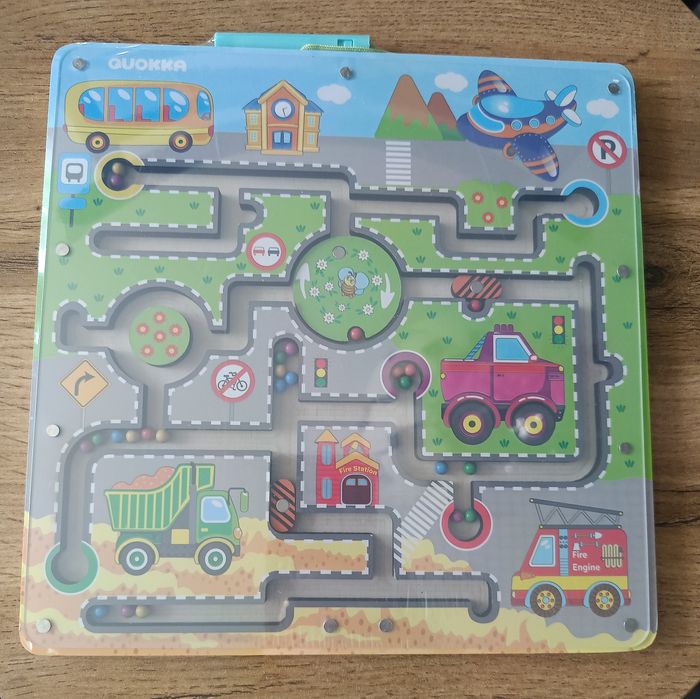 Drewniany magnetyczny labirynt