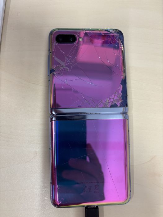 Telefon Samsung Fild SM-F700/DS uszkodzony