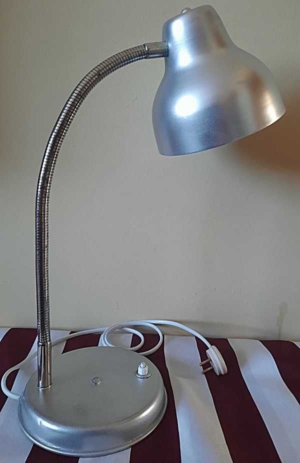 Lampa na biurko sygnowana z PRL srebrna