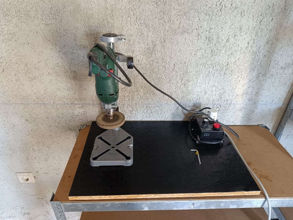 Berbequim Bosch com suporte - ótimo estado!
