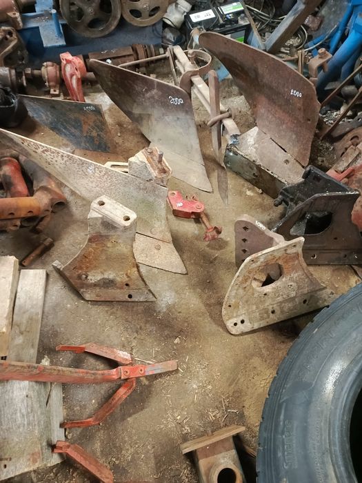 Продам плуг,запчастини,передплужники,полиці,леміш,отвал,долото,стойка