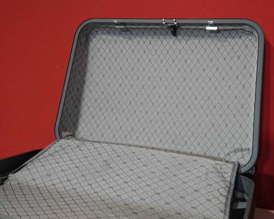 Mala de viagem (rígida) com 4 rodas (60x45x20cm)