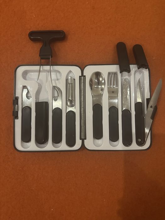 Zestaw sztućcow 8 elementow