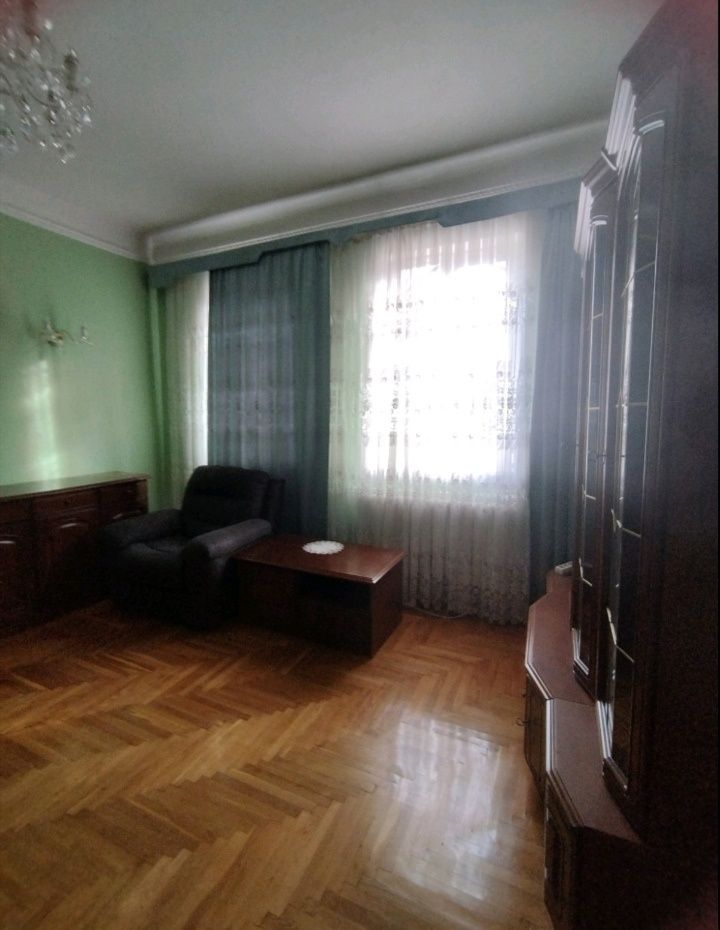 Продається пів особняк район вулиці Вовчинецькій