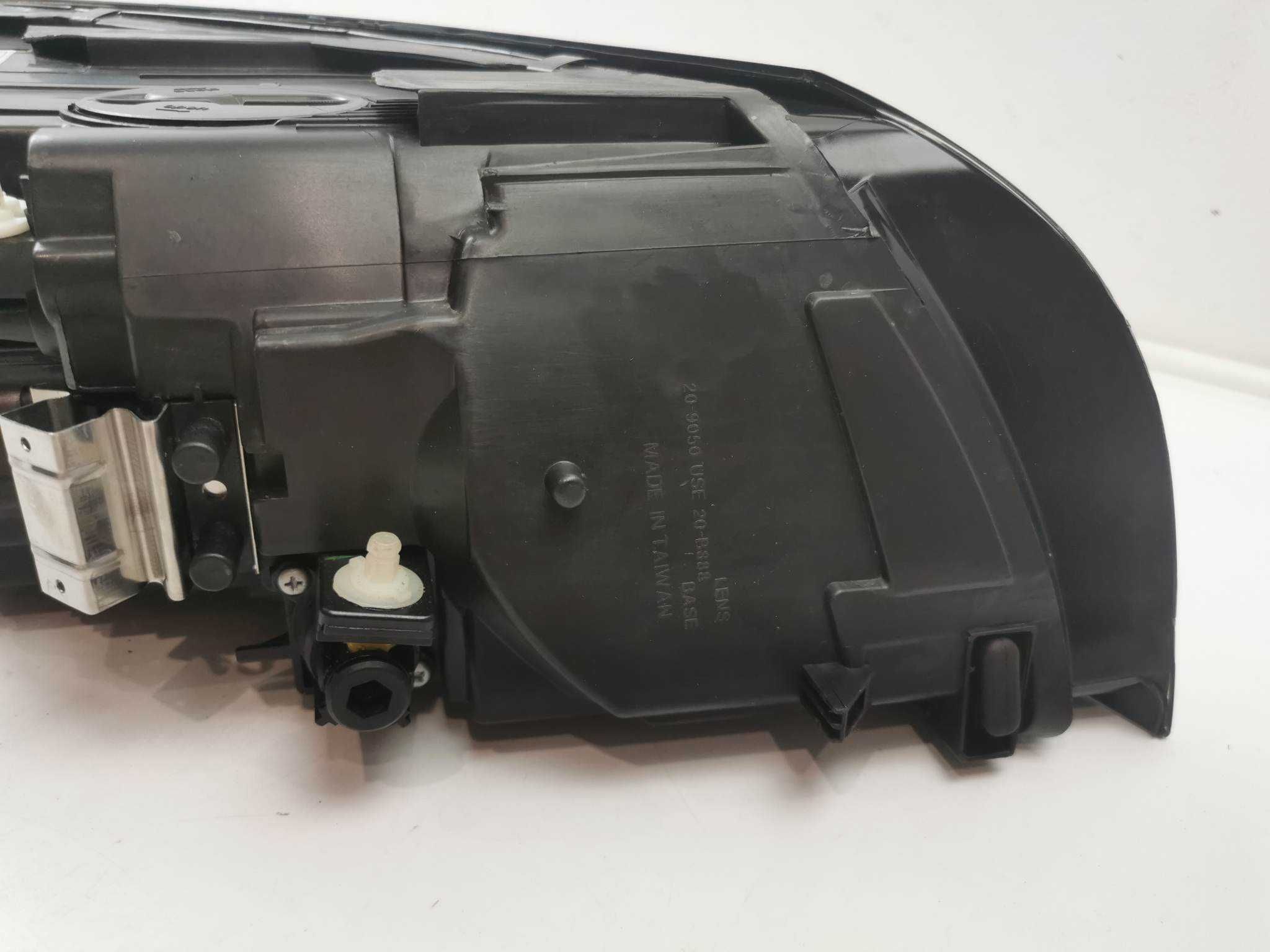 Lampa lewa reflektor lewy Volvo S40 V50 NOWA
