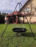 Grill ogrodowy . trójnóg , ruszt , palenisko. KOMPLETNY