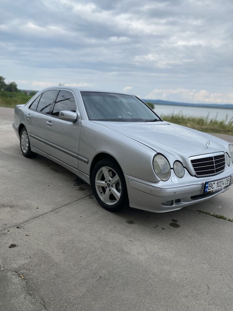 Mersedes W210 автомобіль мерседес бенз Е280