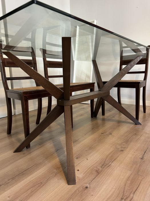 Mesa de Vidro com pés de Madeira e 6 Cadeiras