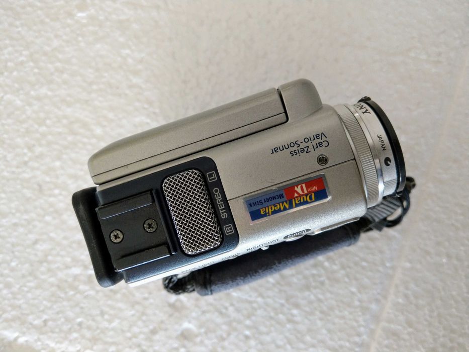 SONY DCR-PC5E Mini DV Tape Digital Video Camera Handycam