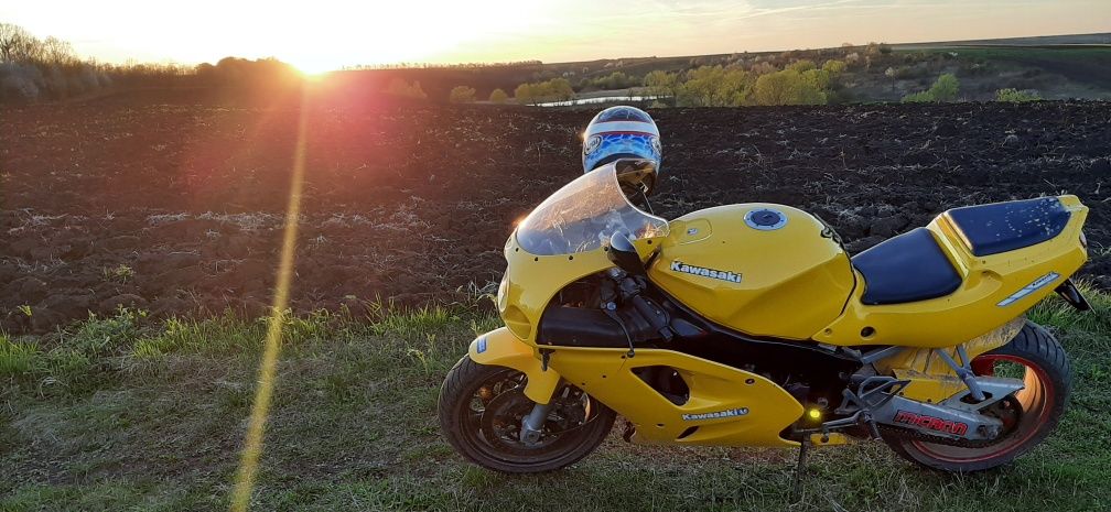 Мотоцикл Кавасакі ZXR-750