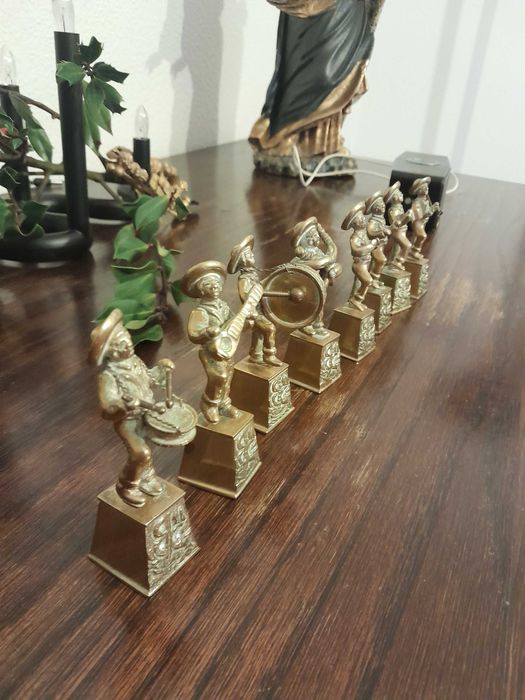 Vendo 8 estátuas de músicos decorativos de colecionador