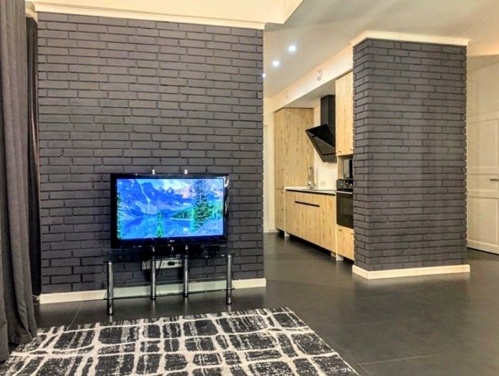 #230 А Двоповерховий будинок біля лісу подобово