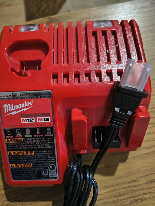 Ładowarka Milwaukee M12 M18