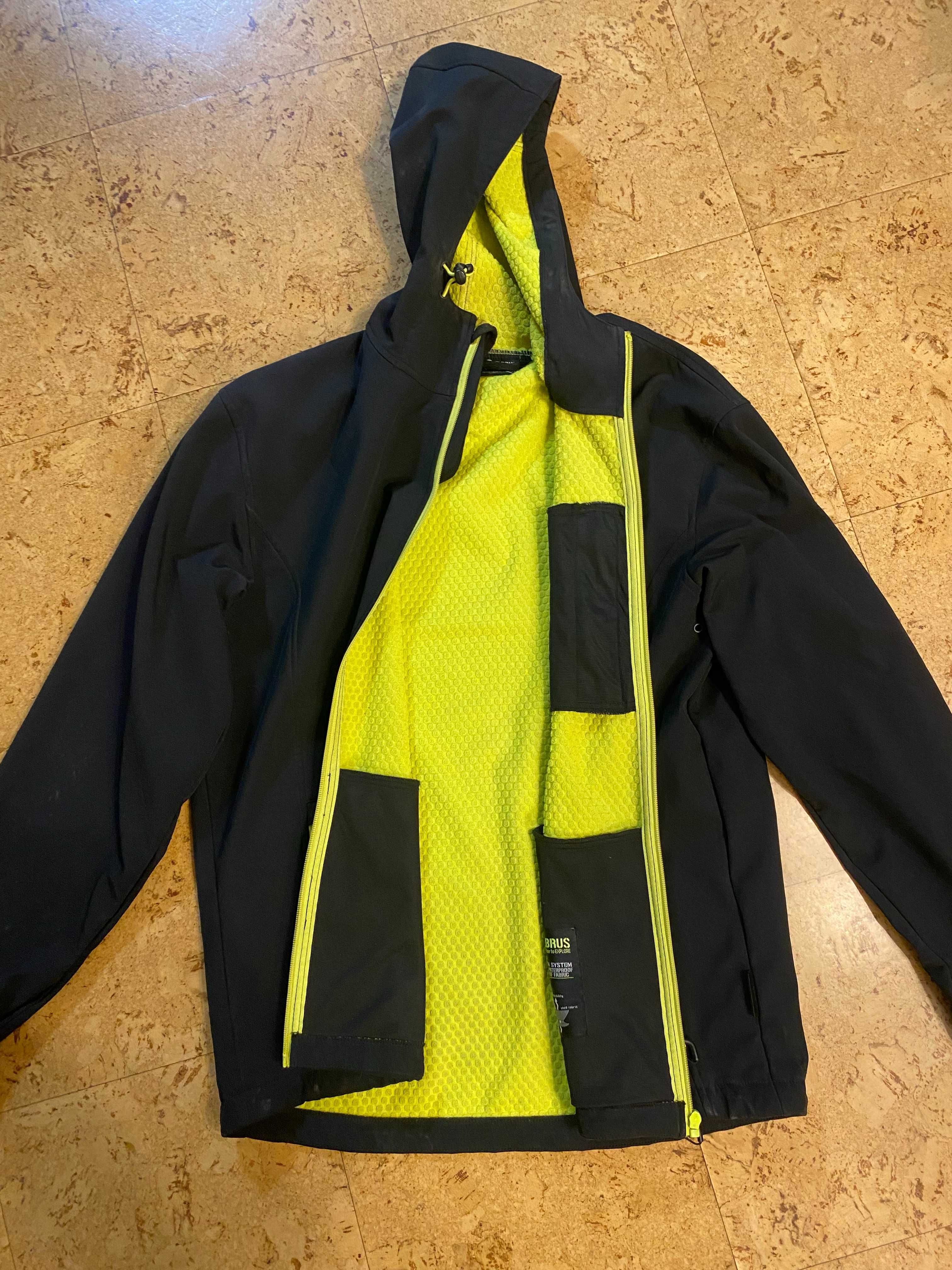 Czarny softshell, rozmiar XL