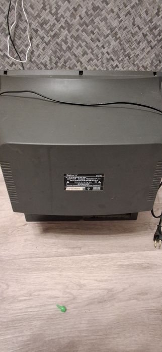 Продам телевизор Saturn рабочий с пультом