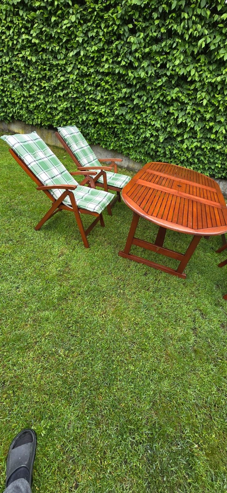 Zestaw mebli ogrodowych stół i krzesła