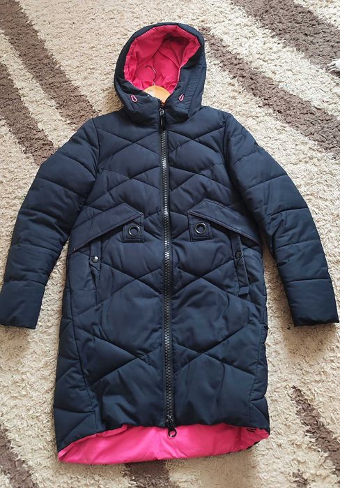 Куртка жіноча зимова осіння розмір L має дірочку біля коміра