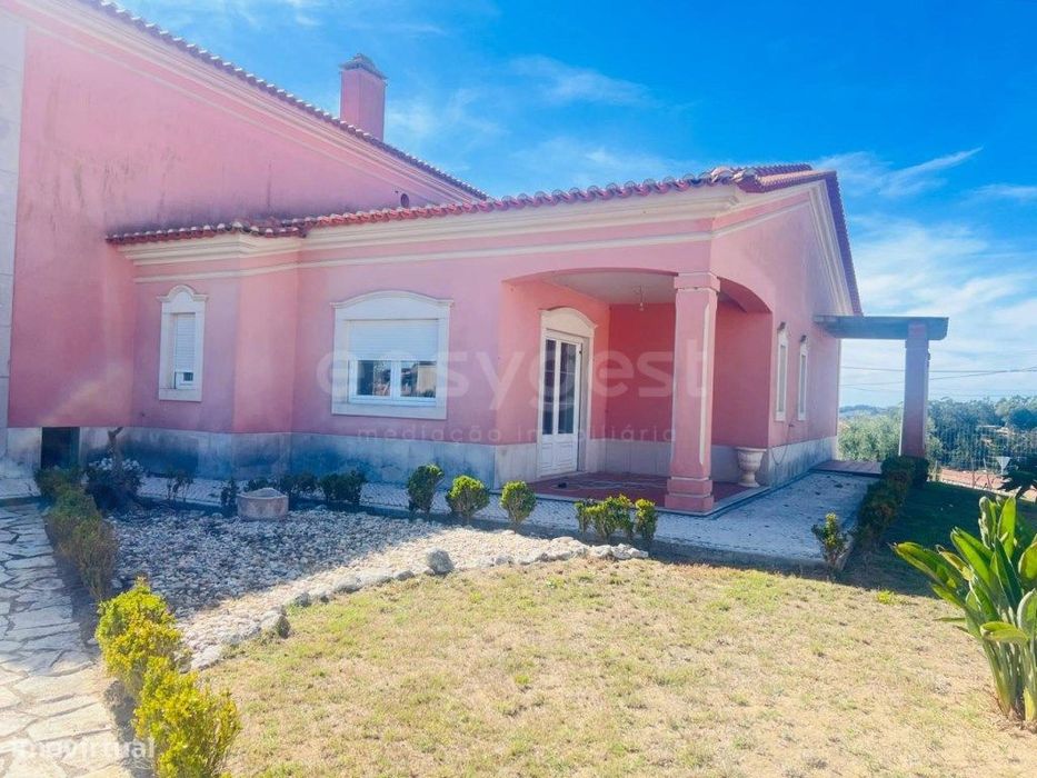 Moradia T4 Perto de Óbidos com Vista desafogada em Terreno de 2.100 m²