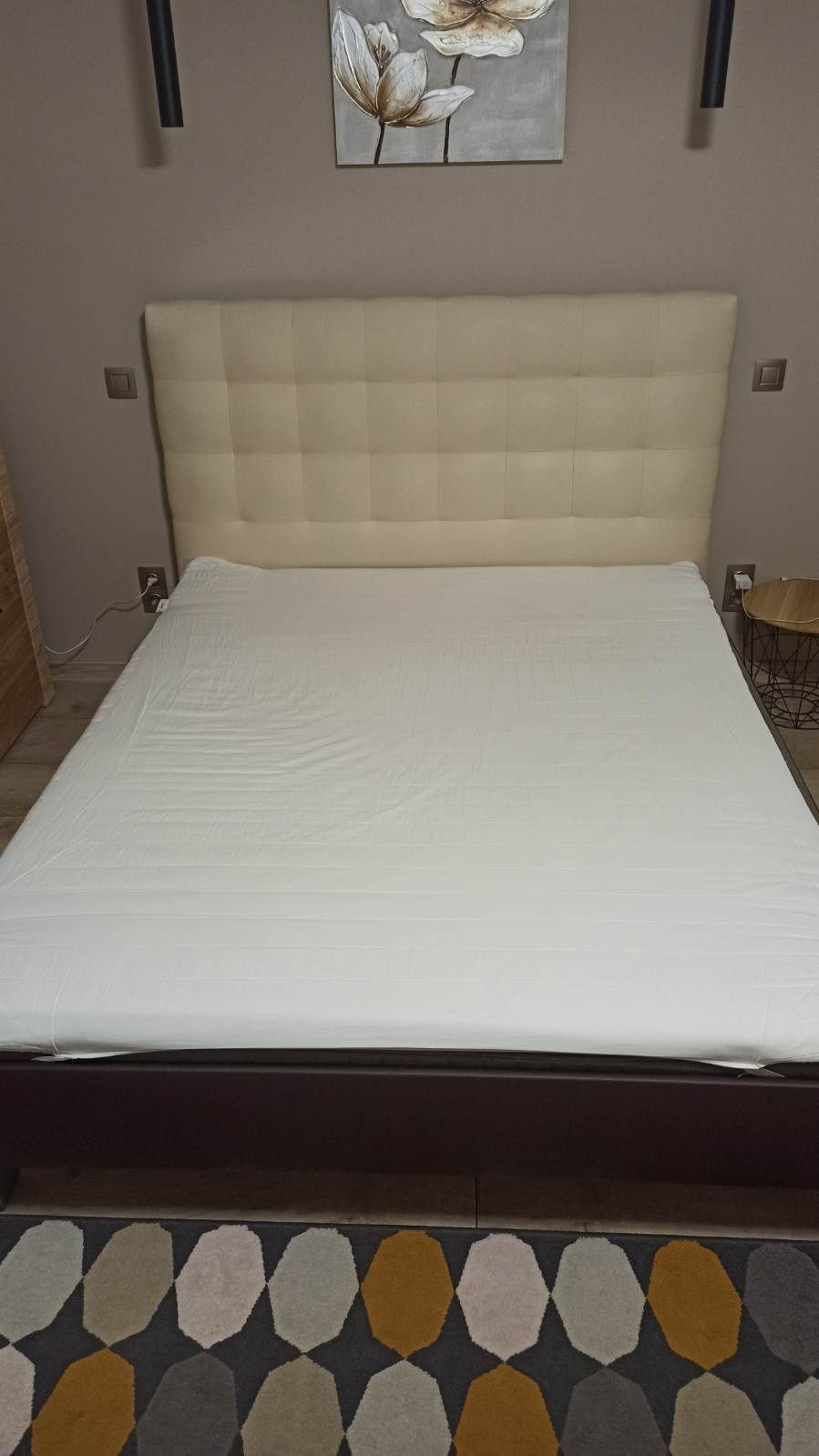 Łóżko pikowane Bed Lux z materacem 160 cm x 200 cm