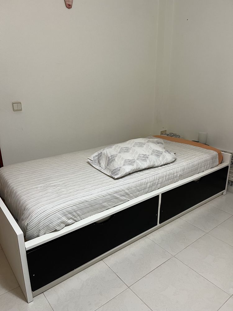 Cama de solteiro com 2 gavetas (IKEA)