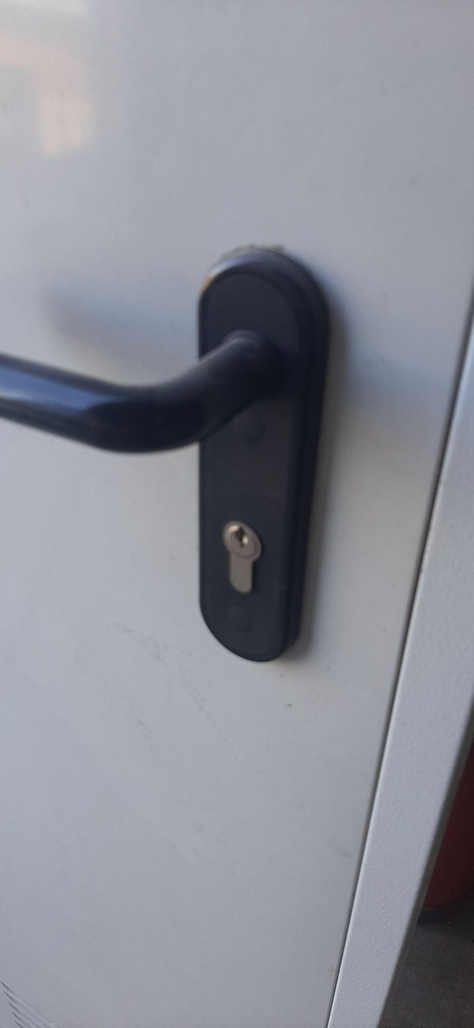 Porta multiuso com grelha