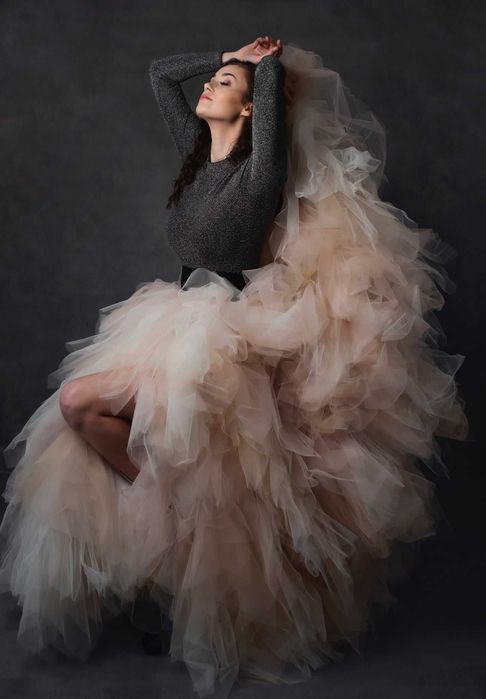 Piękna długa spódnica do sesji fotograficznych