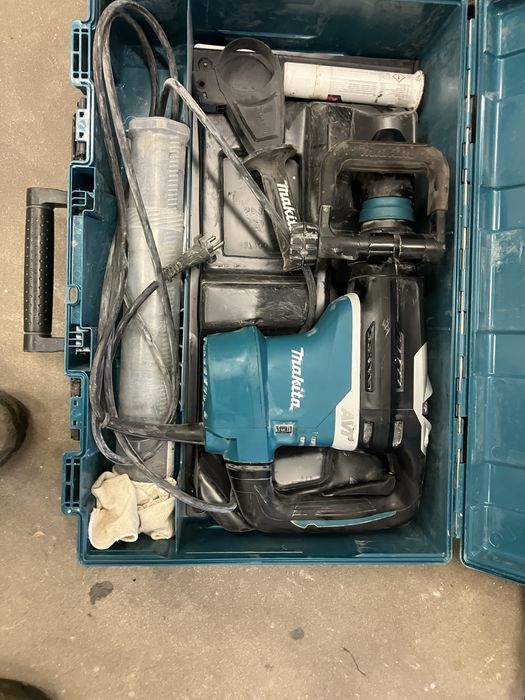 Mlot Makita HR 4013C
