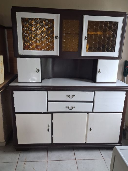 Kredens PRL do odnowienia