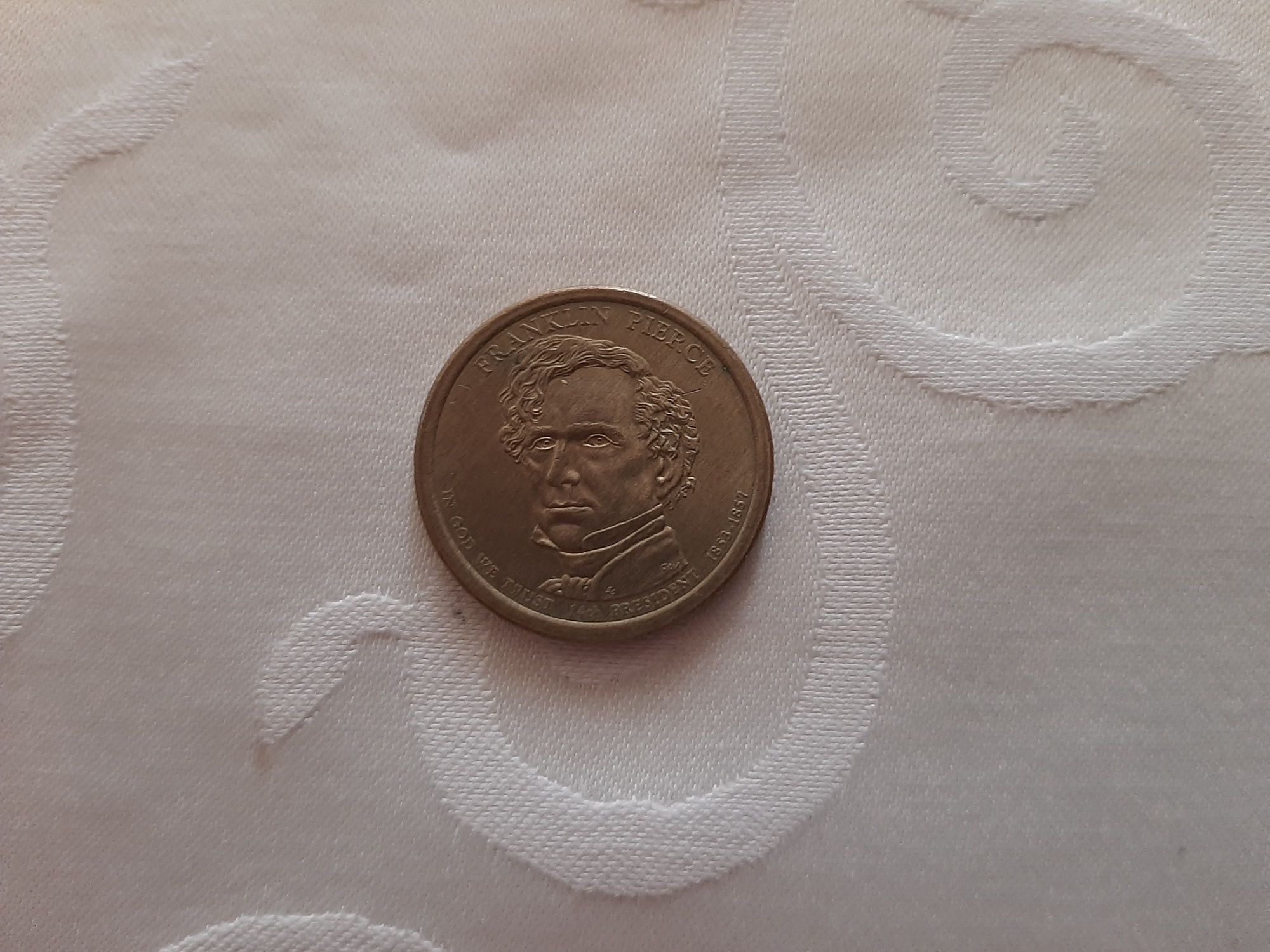 Продам ходовую монету 1 доллар 2010D года.Цена 200 гривен.