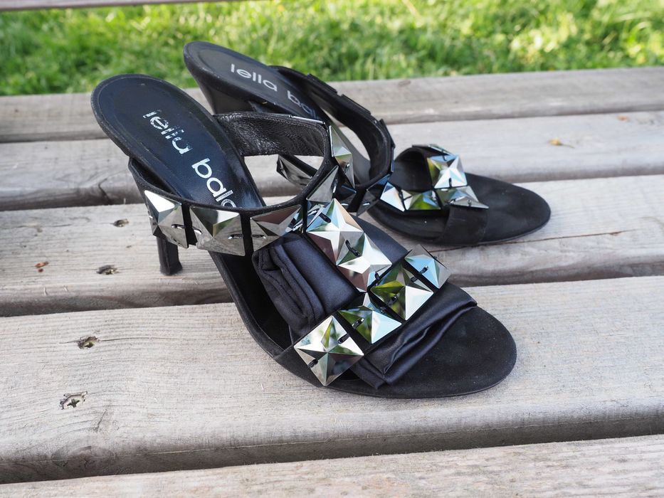 Жіночі босоніжки.