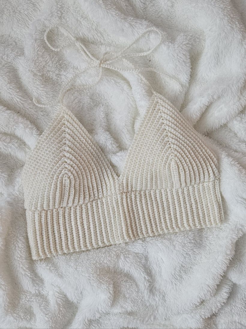Top bralette szydełkowany