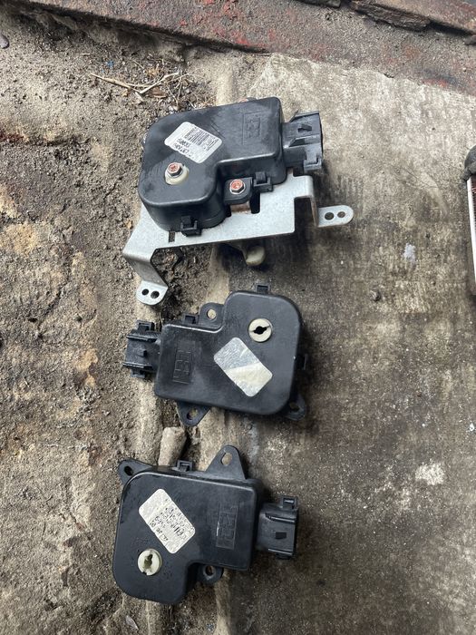 Комплект радіаторів та сервоприводів на Гранд Чероки 2004р.