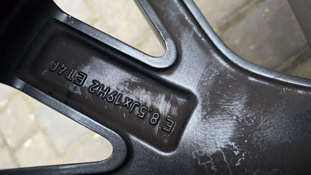 Komplet felg felgi Felga audi a4 b9 a5 8w0 19"