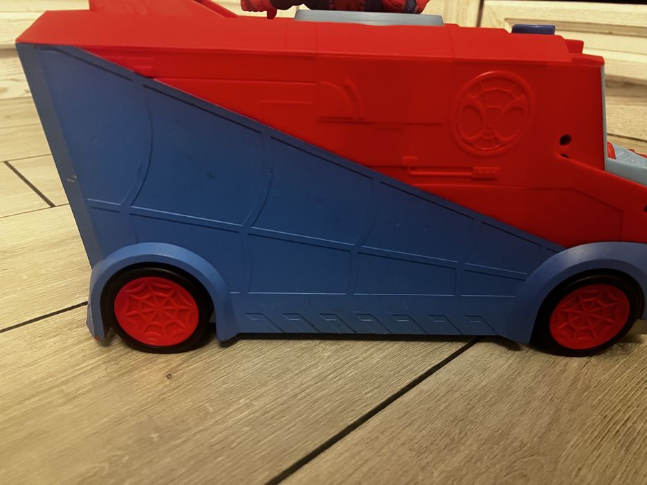 Машина чоловік паук marvel трейлер парковка