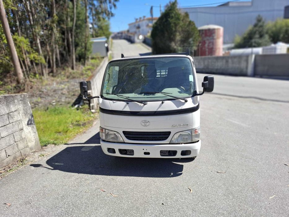 Toyota Dyna Basculante Trilateral