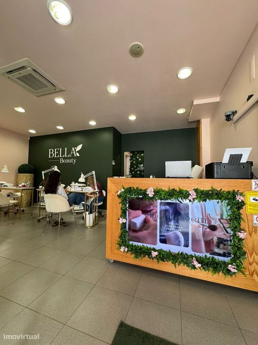 Salão de Beleza na Rua Principal de Carcavelos para trespasse