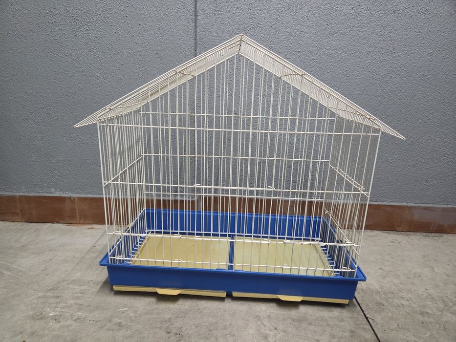 Gaiola para pássaros.