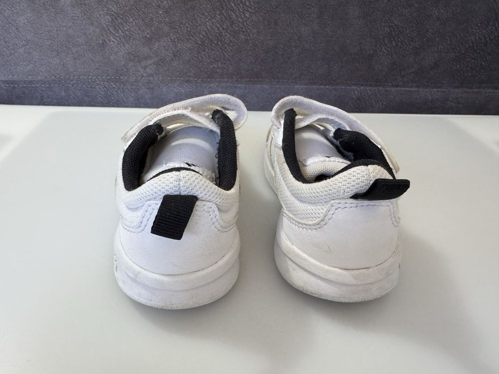 Кросівки adidas (26,5 розмір)