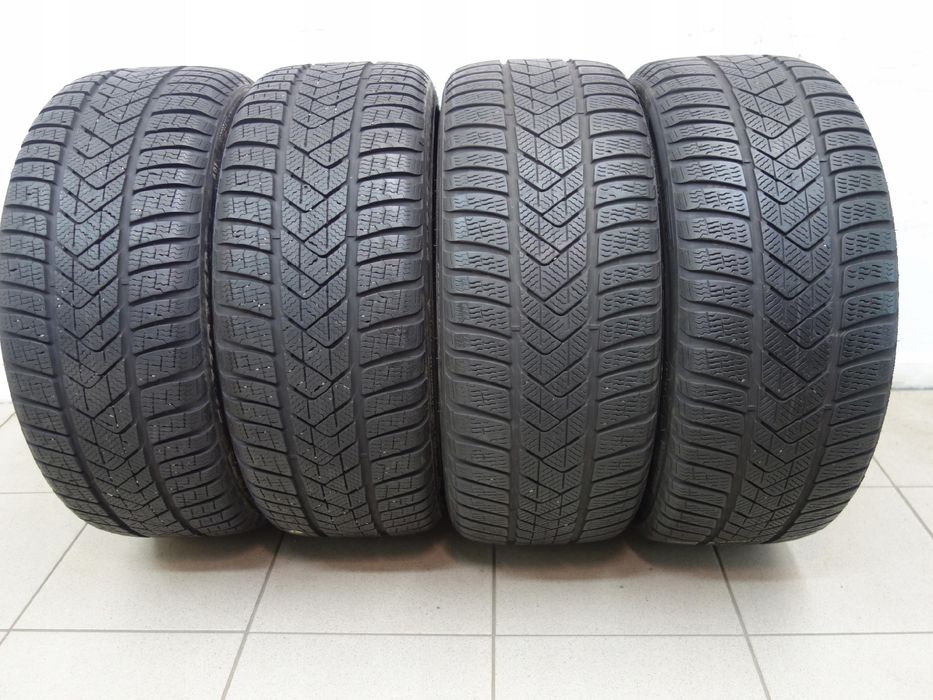 Opony zimowe Pirelli SottoZero 3 225/40R18  Ekstra stan 4x7mm montaż
