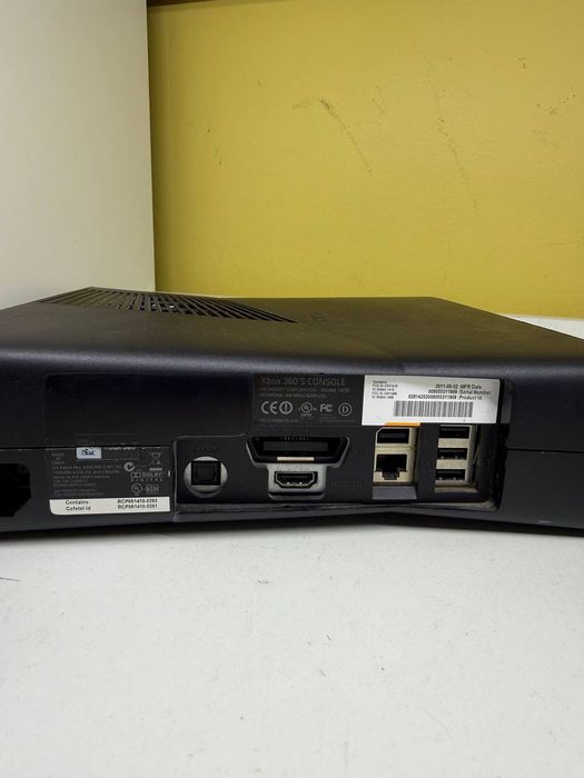 Игровая консоль Xbox 360 S (Slim) в отличном состоянии