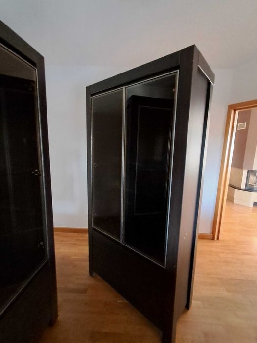 Meble- 2 szafki witryny.