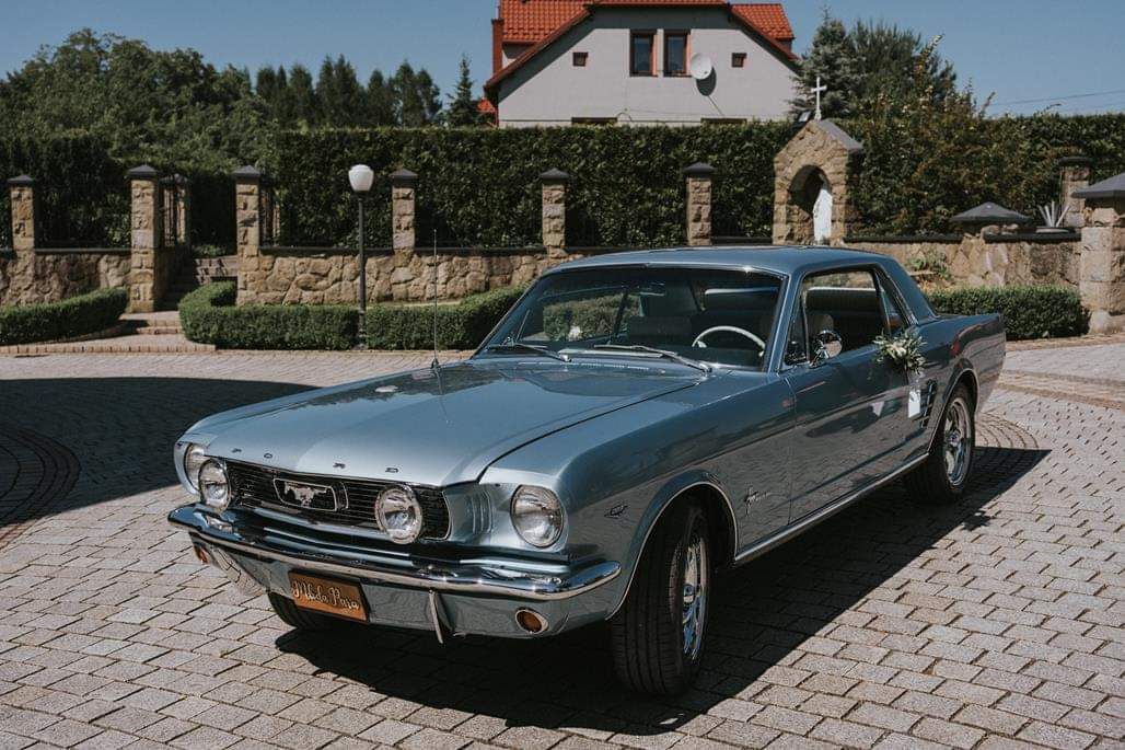 Ford Mustang 65r V8 auto do ślubu samochód do ślubu retro zabytek boho