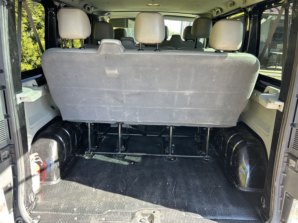 Vivaro 9 osob ladny stan