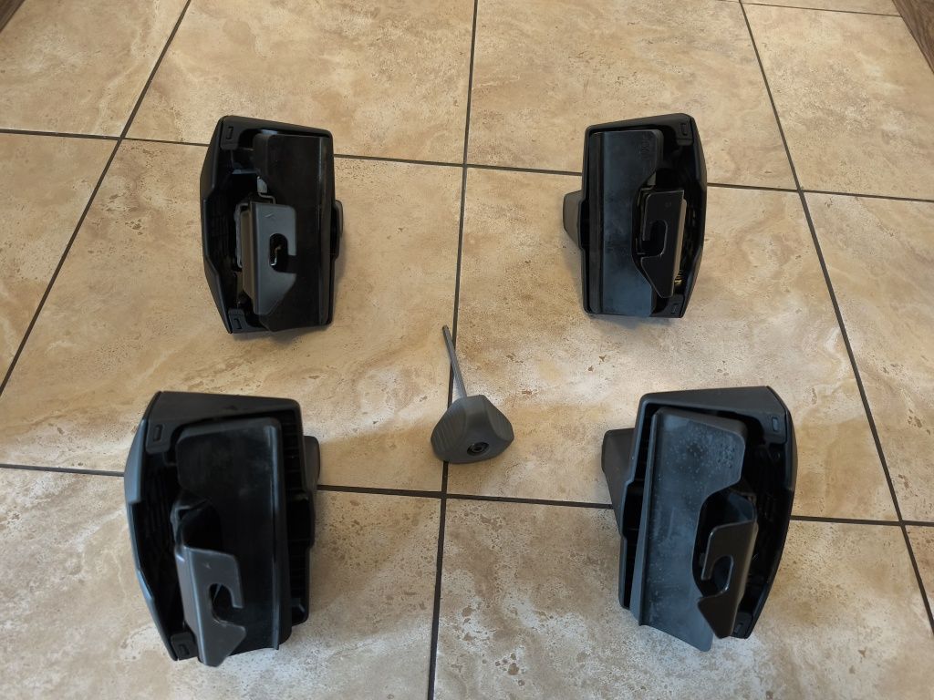 Thule Evo Clamp 7105 + zestaw (kit) dopasowujący 145114 do Audi A5