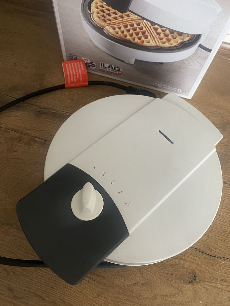 Gofrownica serduszka biała 1200watt rossmann